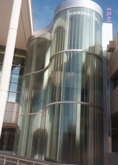 Solution de découpe au jet d'eau pour le verre architectural